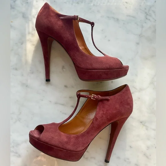 Gucci Suede peep toe heels, T-Strap, buckles, maroon, 37, EUC - Picture 3 of 15